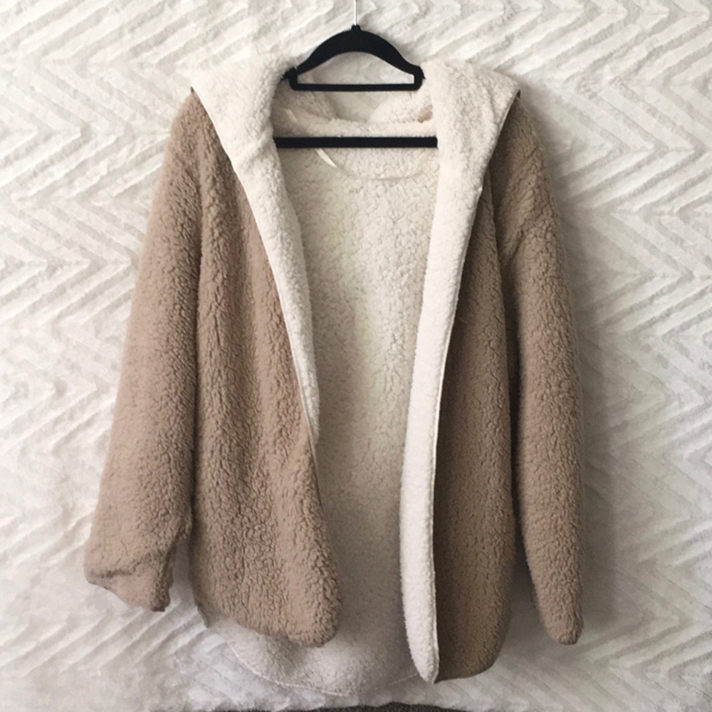 Hooded Sherpa oversized weatherproof jacket with pockets